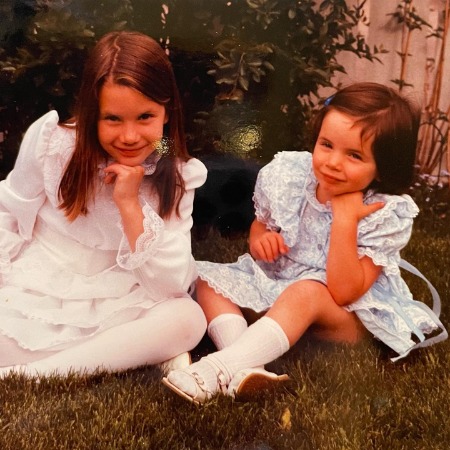 Michelle Morgan with her sister Wendy Morgan during her childhood. 